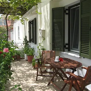 nostalgia-apartments.kefaloniahotels.net/
